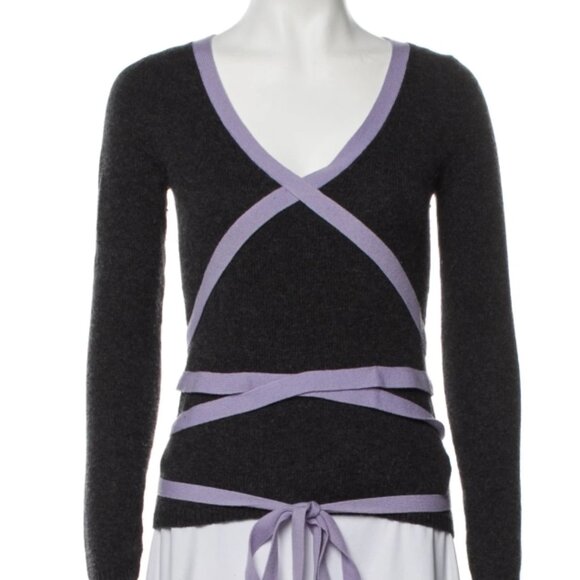 TSE Sweaters - NWOT TSE Cashmere Long Sleeve V-Neck Sweater Grey Purple XS $425